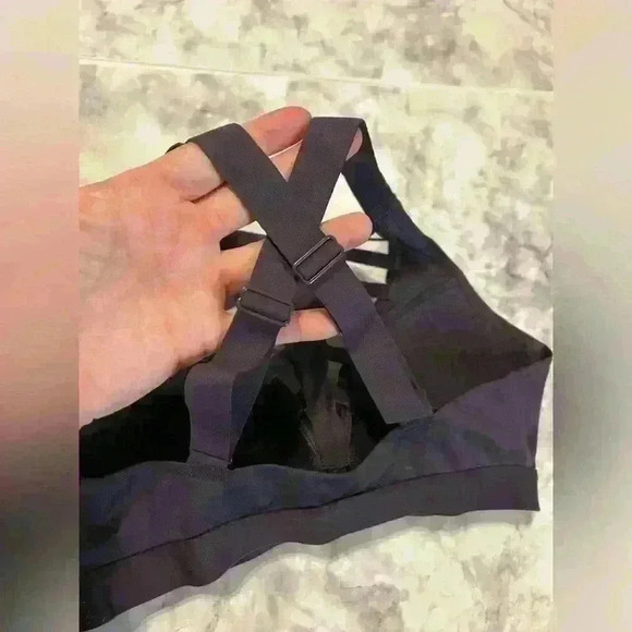 Victoria Secret Sport Purple Crossback Halter Sports Bra Size 32C - Picture 2 of 4